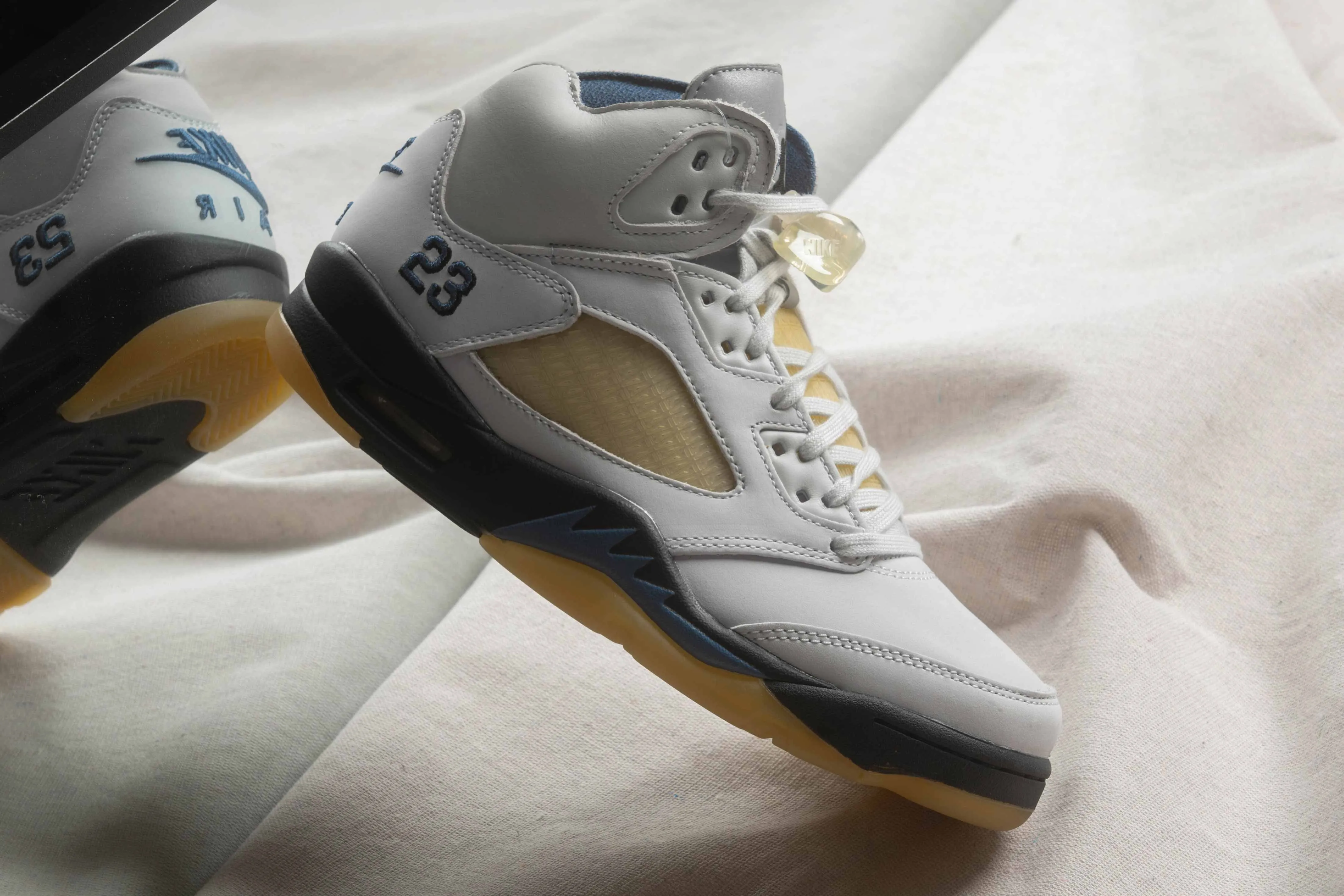 Air Jordan 5 x A Ma Maniére Women's 'Dawn' - Photon Dust/Black/Diffused Blue