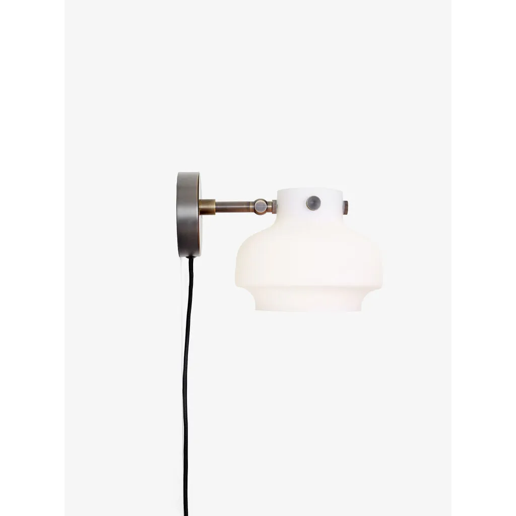 &Tradition Copenhagen Wall Lamp G9 SC54 | Satinized Opal Glass/Bronzed Brass