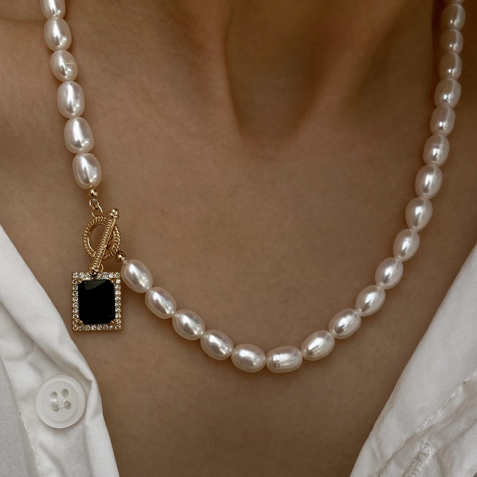 Black Bella Square Pendant Pearl Necklace