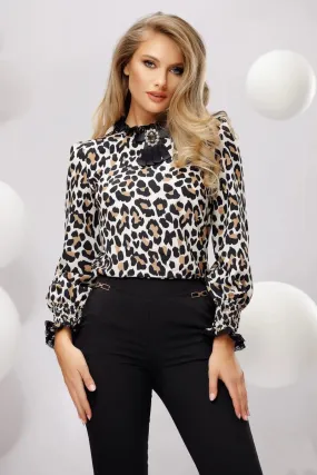 Blusa a fantasia leopardata Fofy a collo alto con spilla gioiello e polsini arricciati