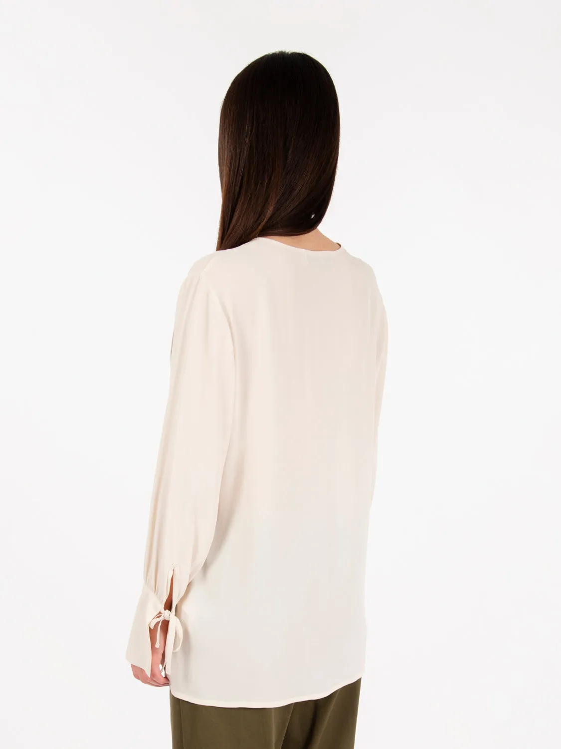 Blusa con scollo a V gesso