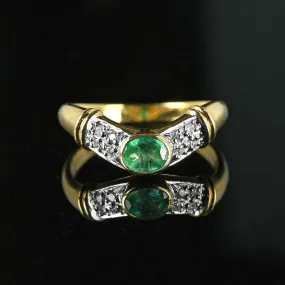 Diamond Emerald Chevron Band Ring in 18K Gold