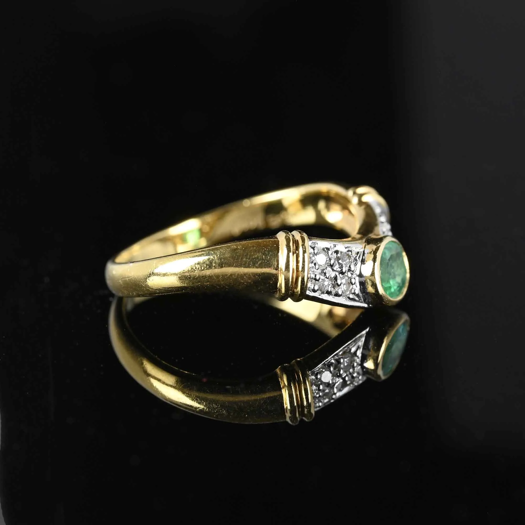 Diamond Emerald Chevron Band Ring in 18K Gold