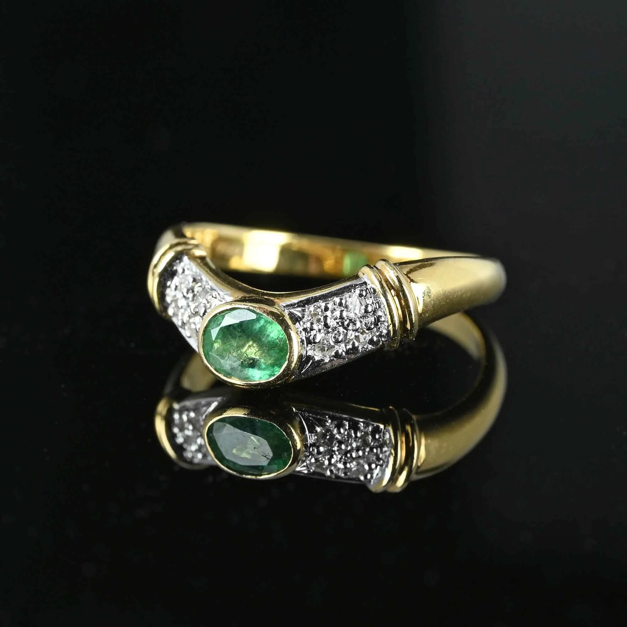 Diamond Emerald Chevron Band Ring in 18K Gold