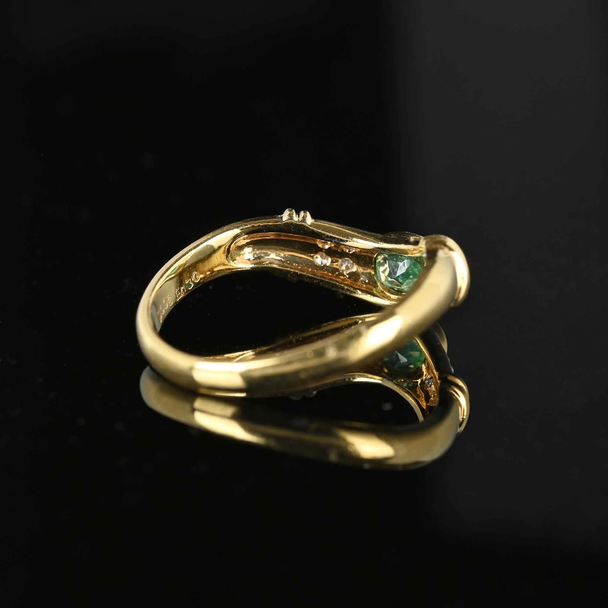 Diamond Emerald Chevron Band Ring in 18K Gold