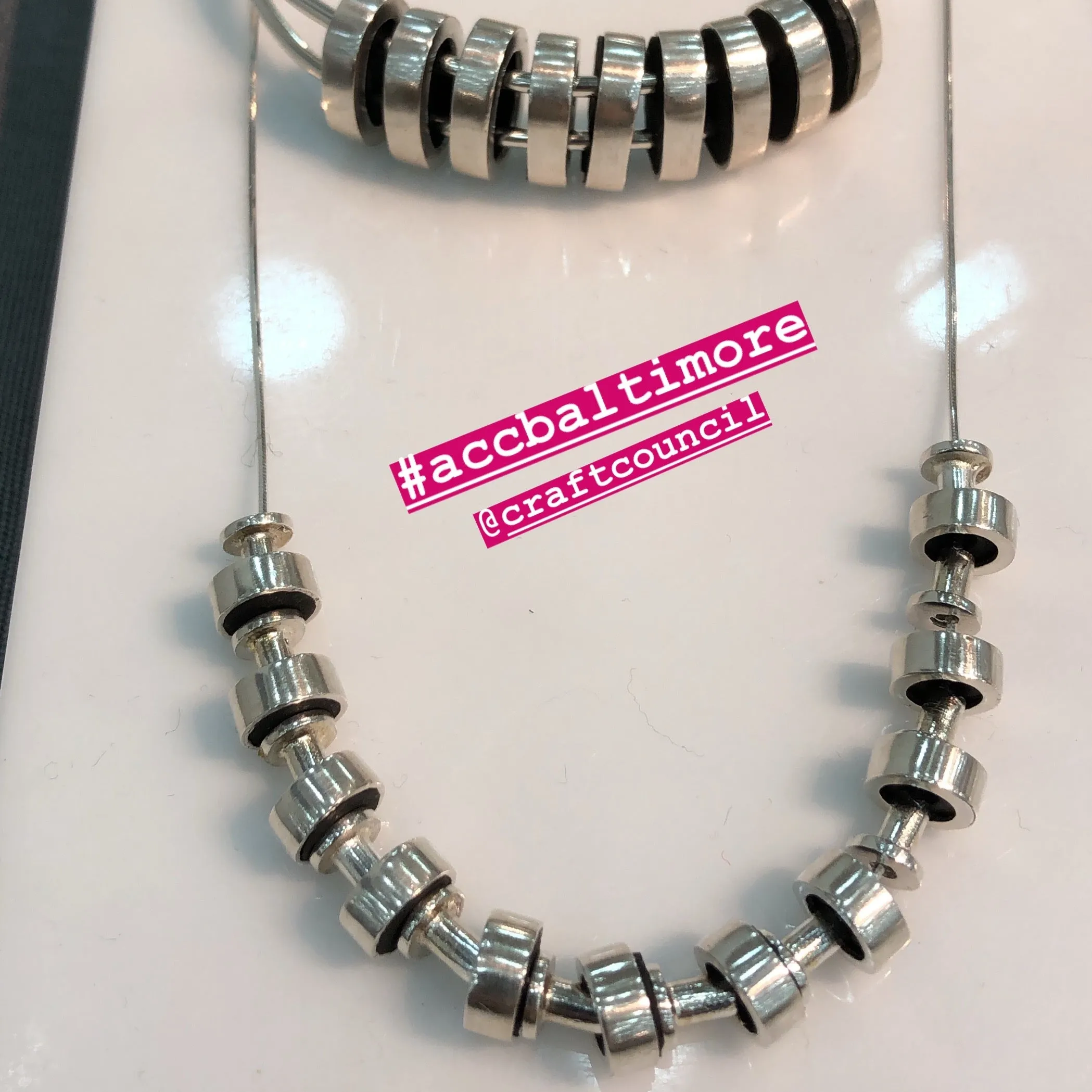 Mini round Neo necklace