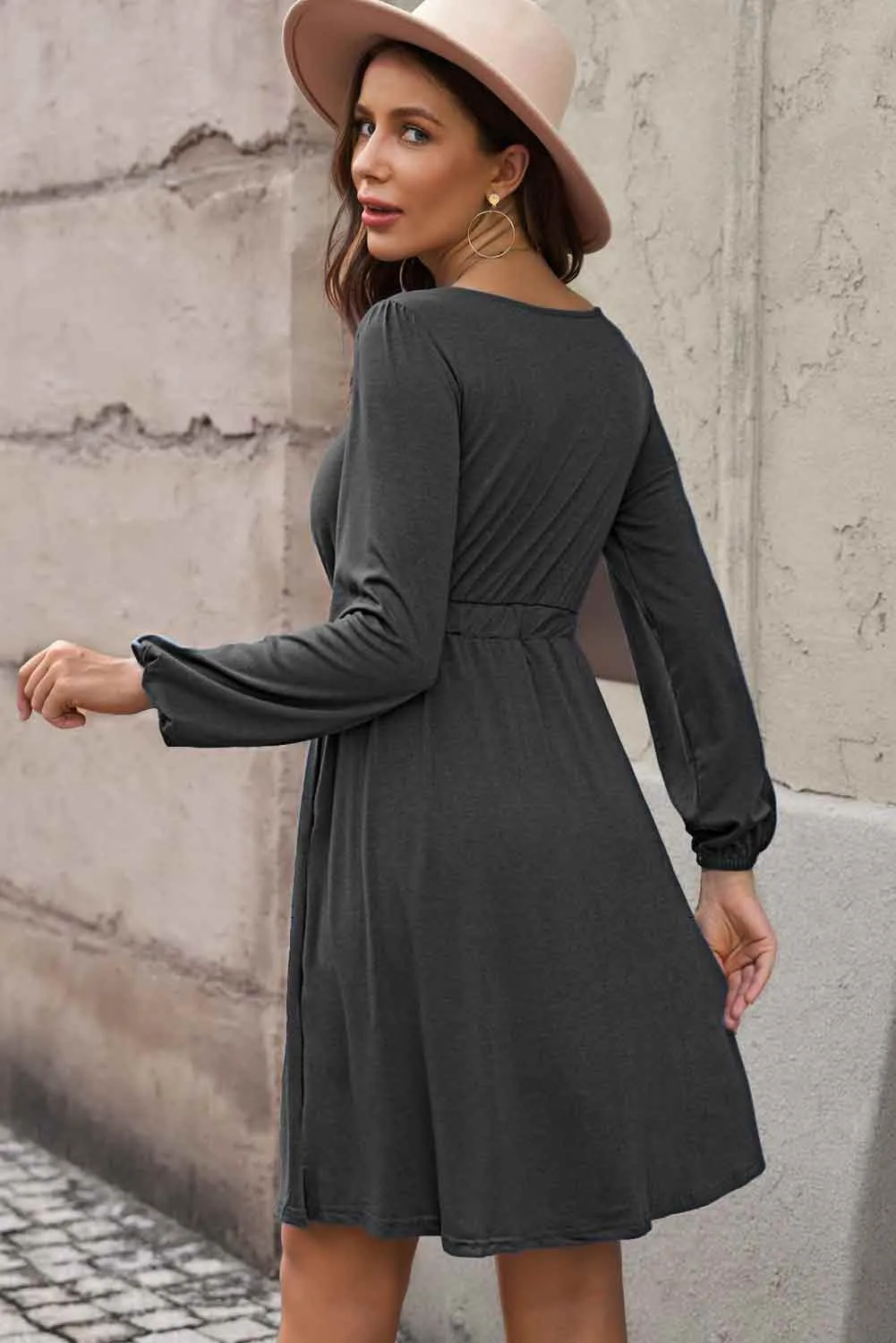 Plus-Size-Kleid mit Knopfleiste, elastischer Taille und langen Ärmeln