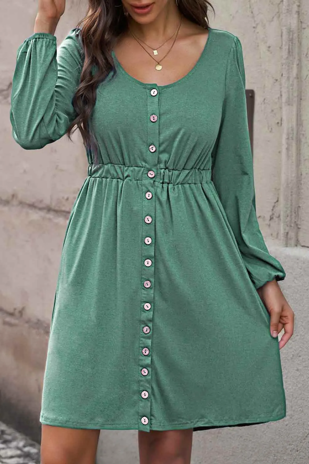 Plus-Size-Kleid mit Knopfleiste, elastischer Taille und langen Ärmeln