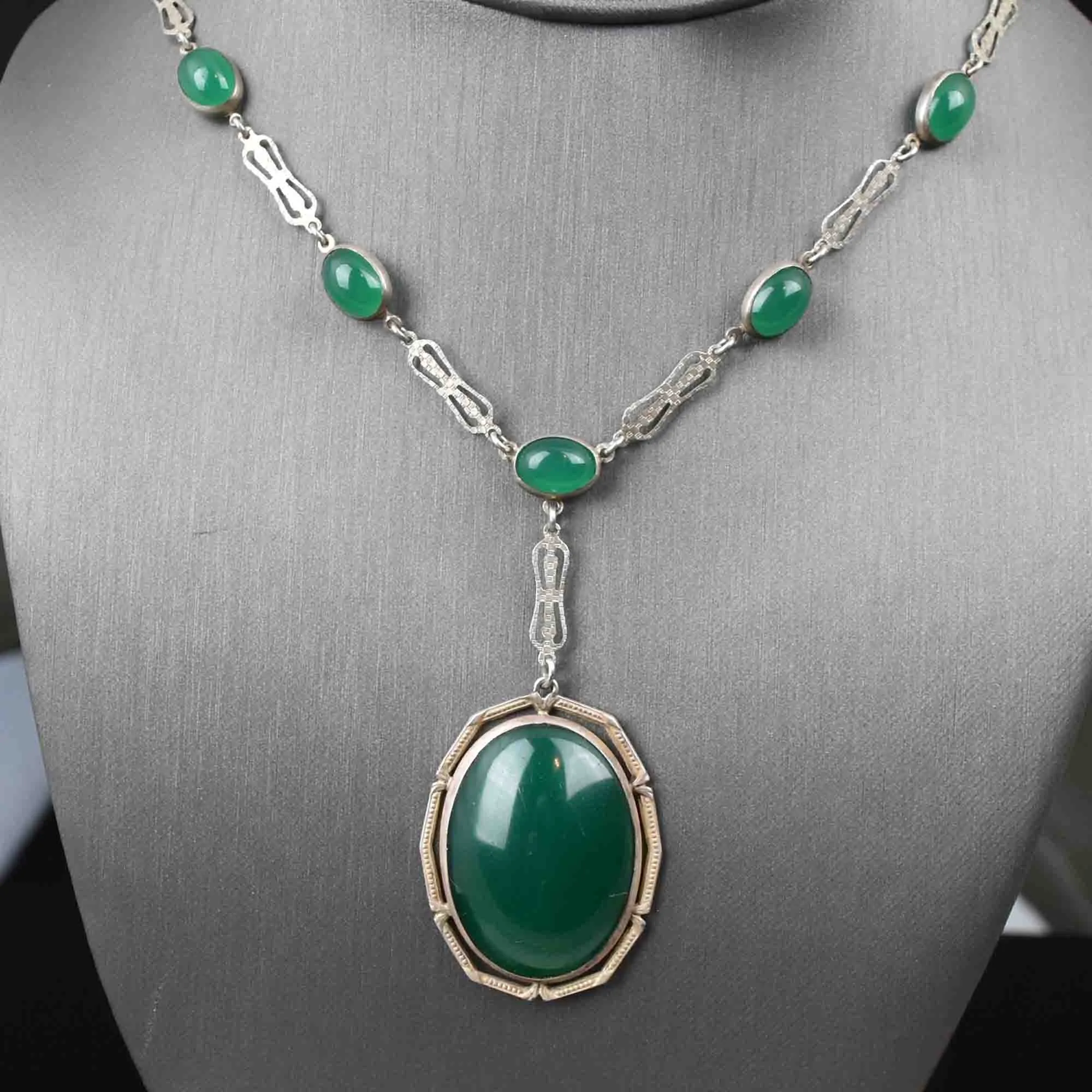 Silver Art Deco Chrysoprase Pendant Necklace