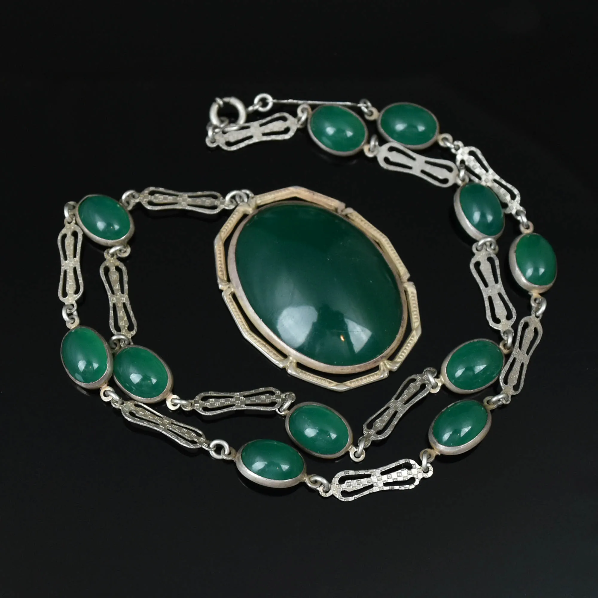 Silver Art Deco Chrysoprase Pendant Necklace